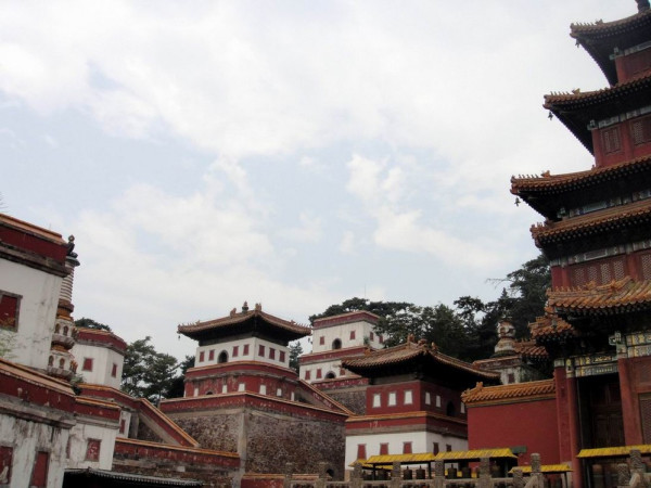 承德,皇家园林之城的美丽传奇